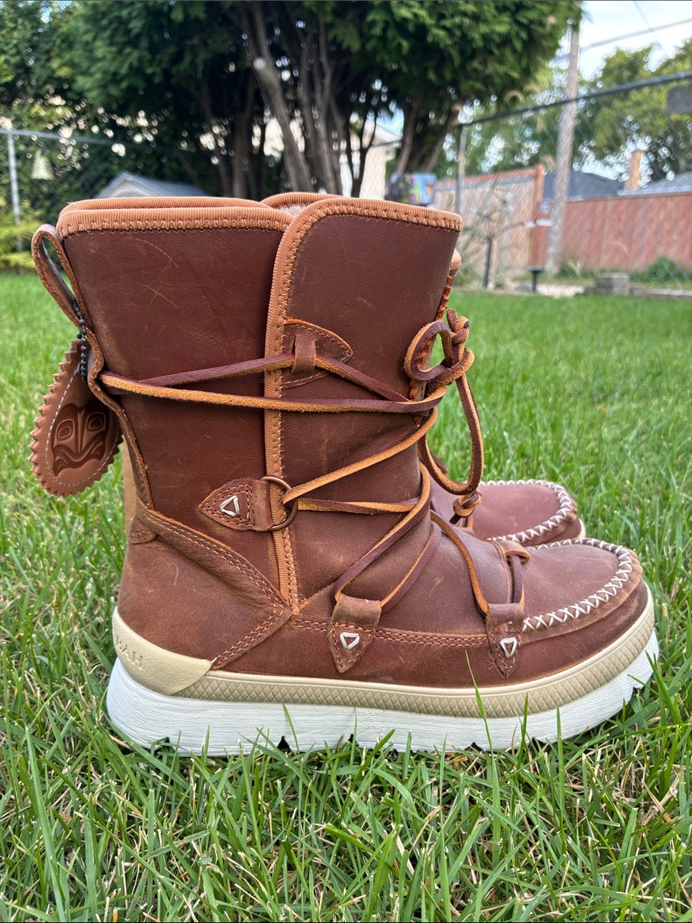 NWT Manitobah Waterproof Pacific Half Winter Boot